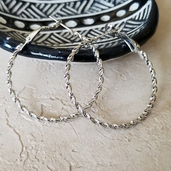Sleek Twisted Rope Silver Tone Round Hoop Earrings 40mm 1.6" Long Leverback - Picture 4 of 6
